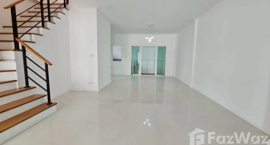 For sale 3 bedrooms townhouse in Mueang Pathum Thani, Pathum Thani