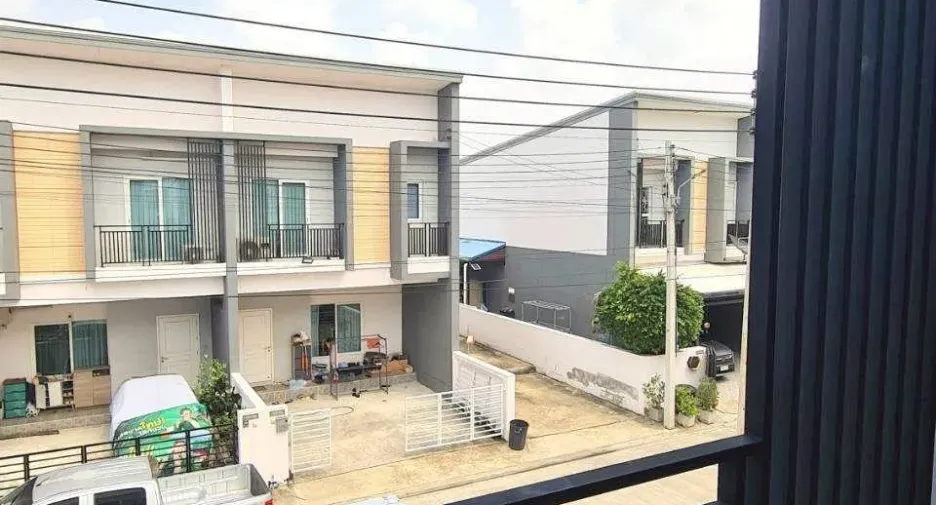 For sale 3 bedrooms townhouse in Mueang Pathum Thani, Pathum Thani