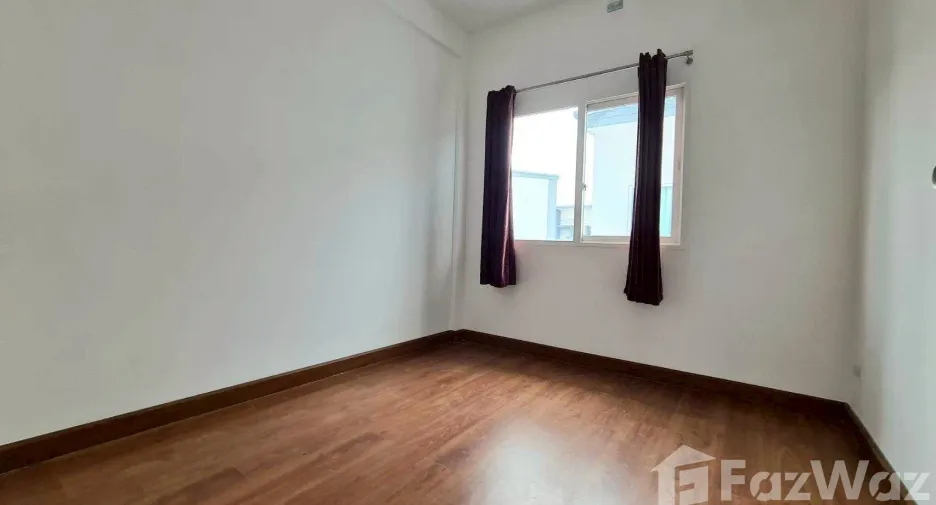 For sale 3 bedrooms townhouse in Mueang Pathum Thani, Pathum Thani