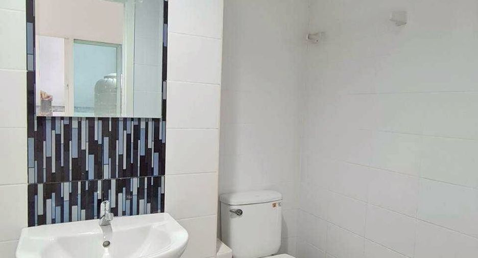 For sale 3 bedrooms townhouse in Mueang Pathum Thani, Pathum Thani