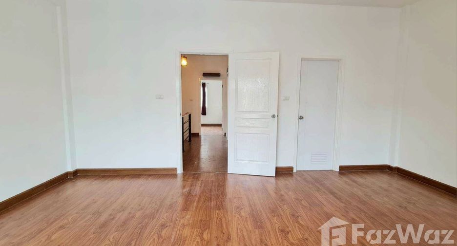 For sale 3 bedrooms townhouse in Mueang Pathum Thani, Pathum Thani
