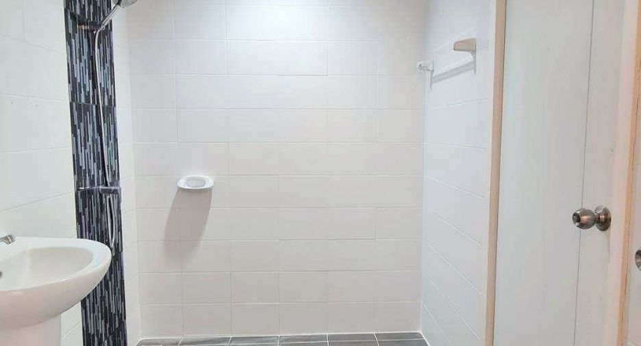 For sale 3 bedrooms townhouse in Mueang Pathum Thani, Pathum Thani