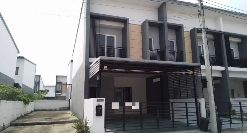 For sale 3 bedrooms townhouse in Mueang Pathum Thani, Pathum Thani