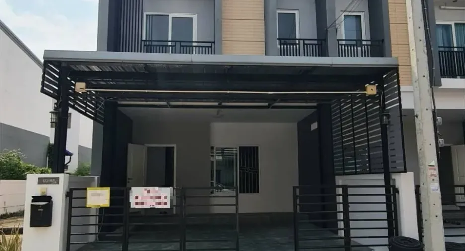 For sale 3 bedrooms townhouse in Mueang Pathum Thani, Pathum Thani
