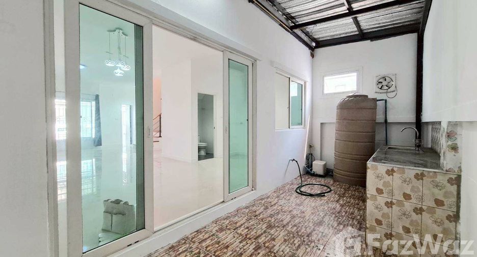 For sale 3 bedrooms townhouse in Mueang Pathum Thani, Pathum Thani