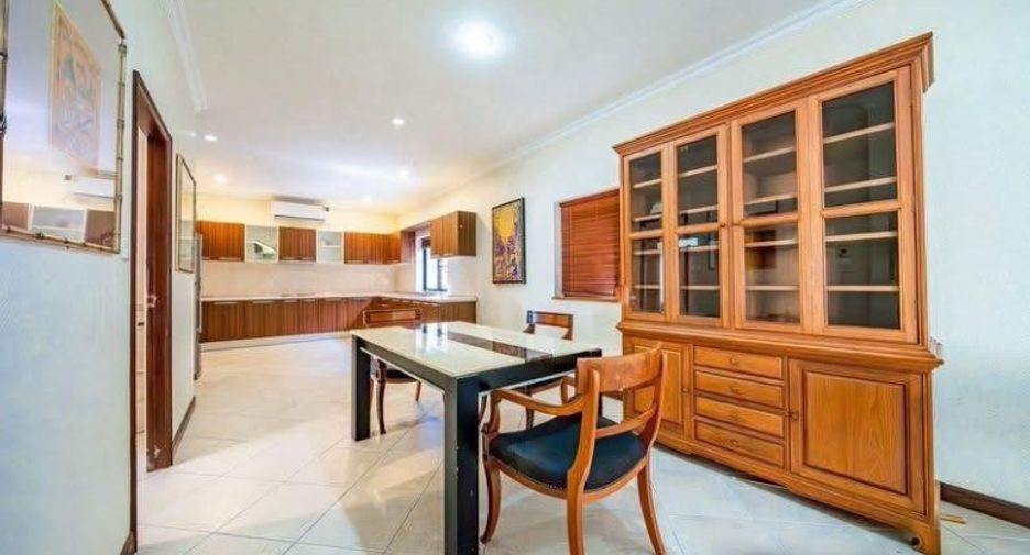 For sale 4 bedrooms house in Pratumnak, Pattaya