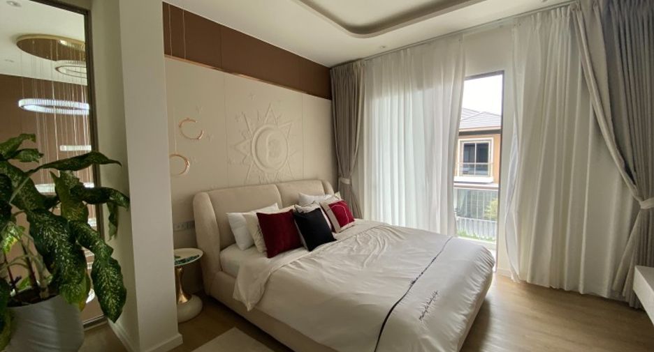 For sale 5 bedrooms house in Bang Lamung, Chonburi