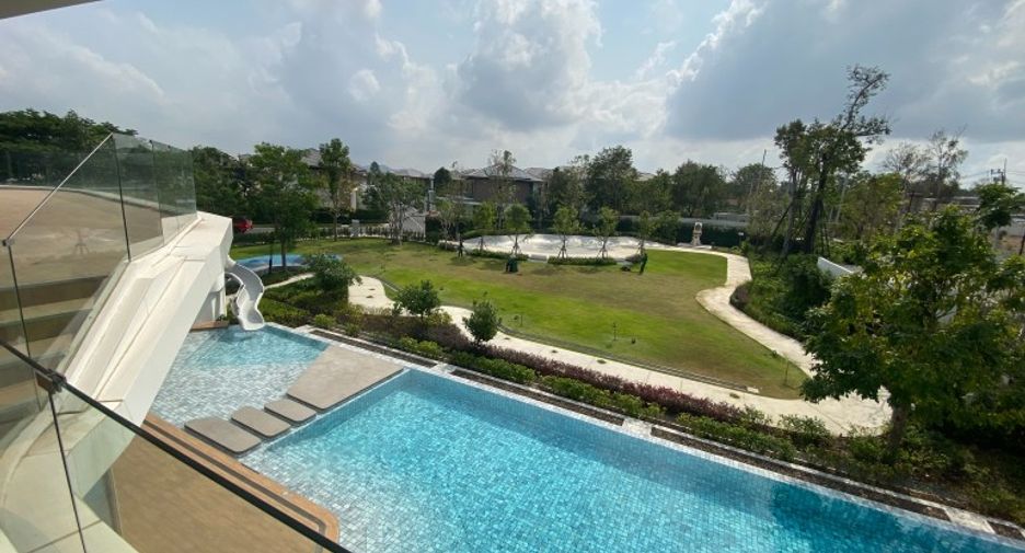 For sale 5 bedrooms house in Bang Lamung, Chonburi