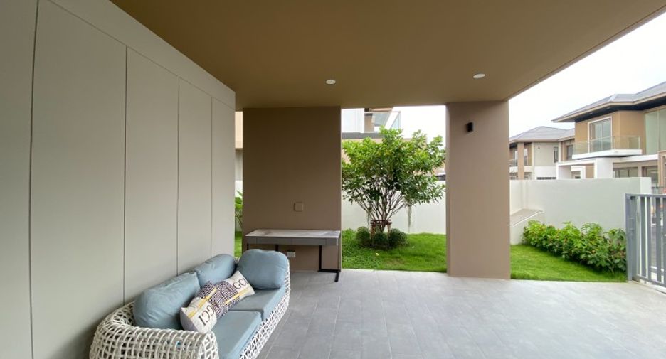 For sale 5 bedrooms house in Bang Lamung, Chonburi