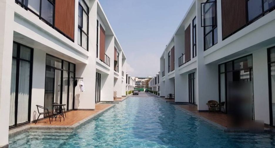 For sale 4 bedrooms house in East Pattaya, Pattaya
