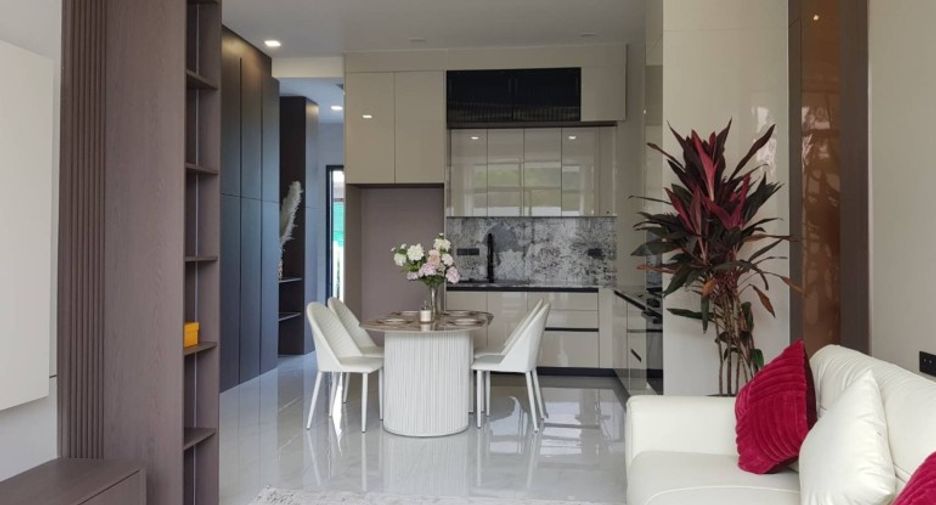 For sale 4 bedrooms house in East Pattaya, Pattaya