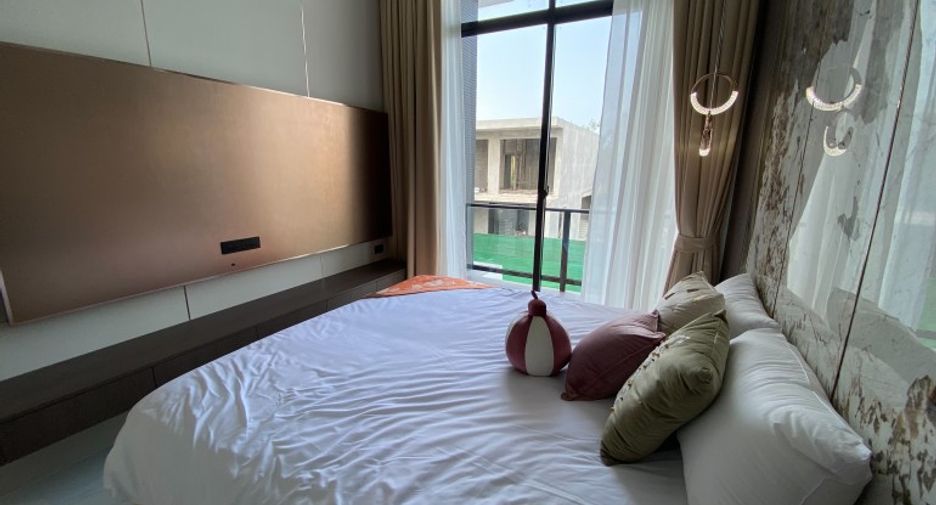 For sale 4 bedrooms house in East Pattaya, Pattaya