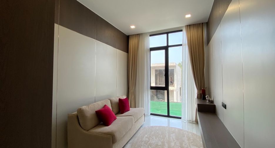 For sale 4 bedrooms house in East Pattaya, Pattaya