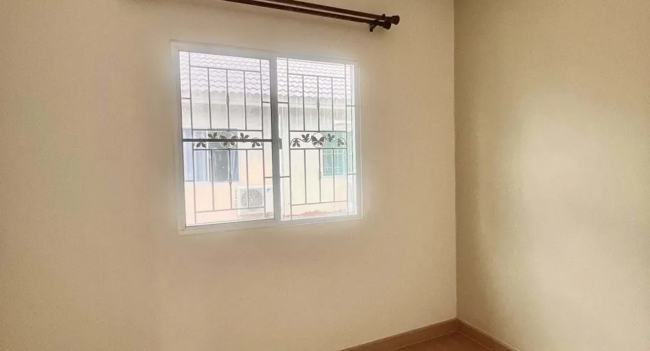 For sale 3 bedrooms townhouse in Mueang Samut Prakan, Samut Prakan