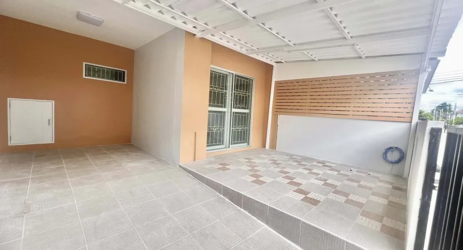 For sale 3 bedrooms townhouse in Mueang Samut Prakan, Samut Prakan