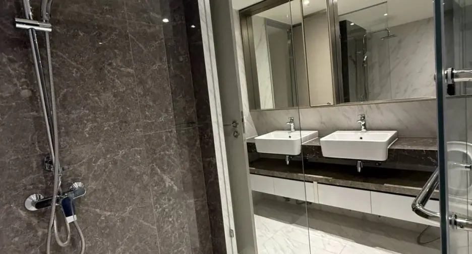 For rent 2 bedrooms condo in Khlong Toei, Bangkok