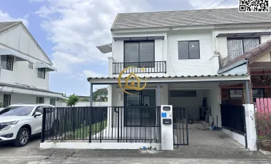For sale 3 bedrooms townhouse in Bang Khae, Bangkok