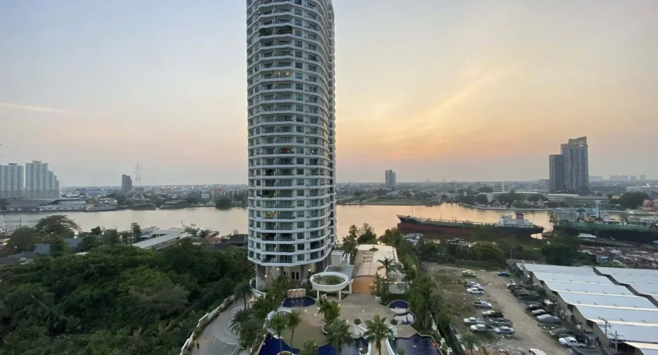 For sale 3 bedrooms condo in Bang Kho Laem, Bangkok