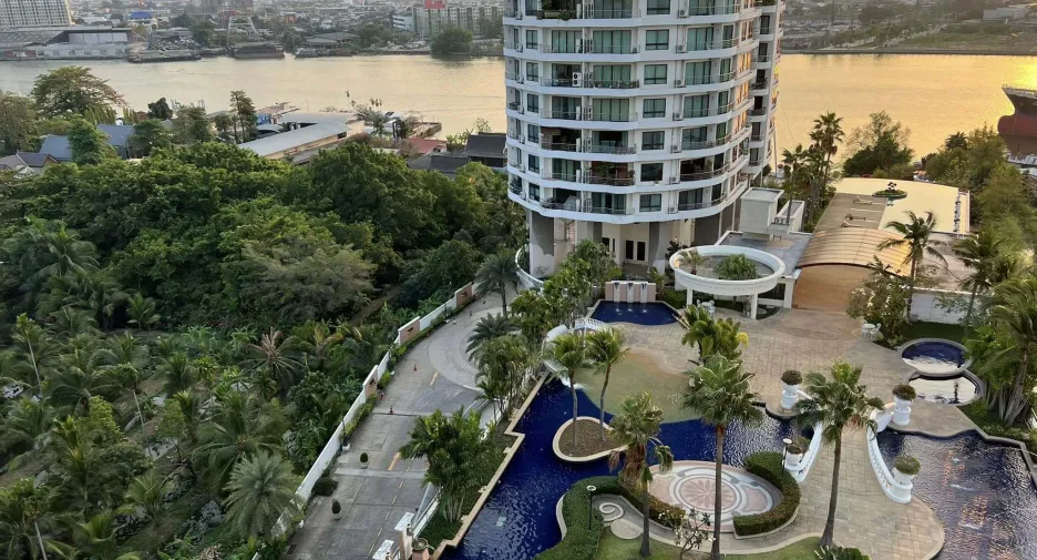 For sale 3 bedrooms condo in Bang Kho Laem, Bangkok