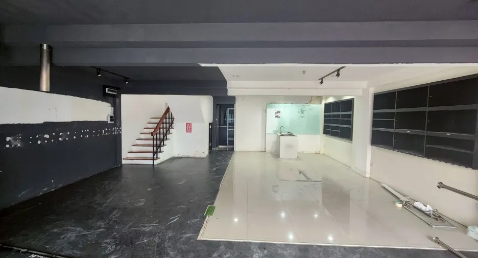 Casa adosada en alquiler de 4 habitaciones en Watthana, Bangkok