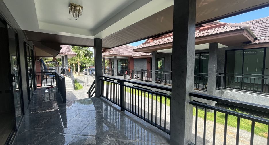 For sale 6 bedrooms villa in Thai Mueang, Phang Nga
