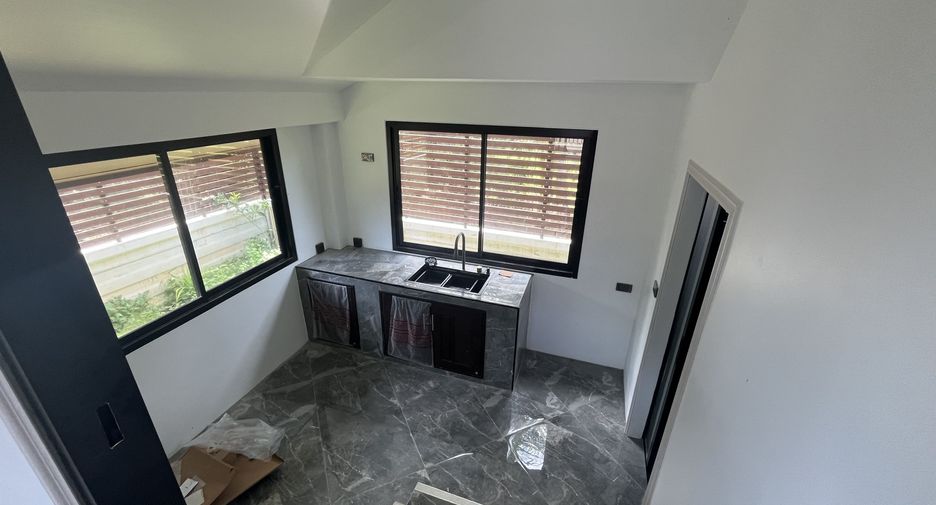 For sale 6 bedrooms villa in Thai Mueang, Phang Nga