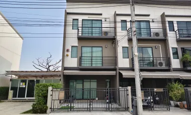 出售 3 卧室 联排别墅 在 Prawet, 曼谷