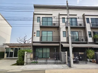 For sale 3 bedrooms townhouse in Prawet, Bangkok