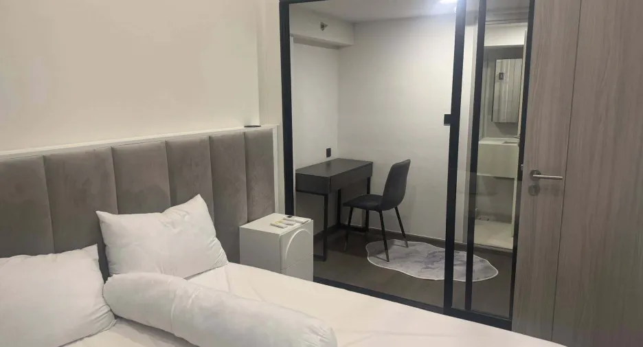 For rent 2 bedrooms condo in Bang Rak, Bangkok