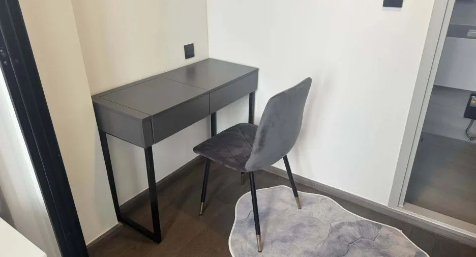 For rent 2 bedrooms condo in Bang Rak, Bangkok