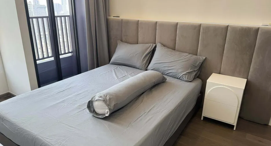For rent 2 bedrooms condo in Bang Rak, Bangkok