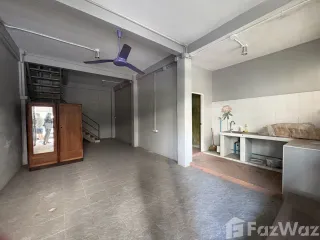 出租 4 卧室 联排别墅 在 Bang Rak, 曼谷