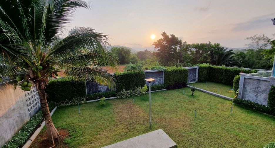 For sale 5 bedrooms house in Thai Mueang, Phang Nga