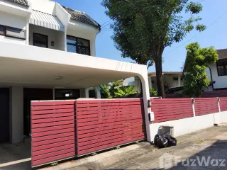 Casa en alquiler de 3 habitaciones en Watthana, Bangkok