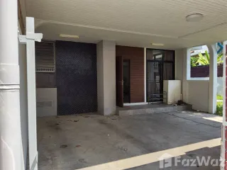 Casa en alquiler de 3 habitaciones en Watthana, Bangkok