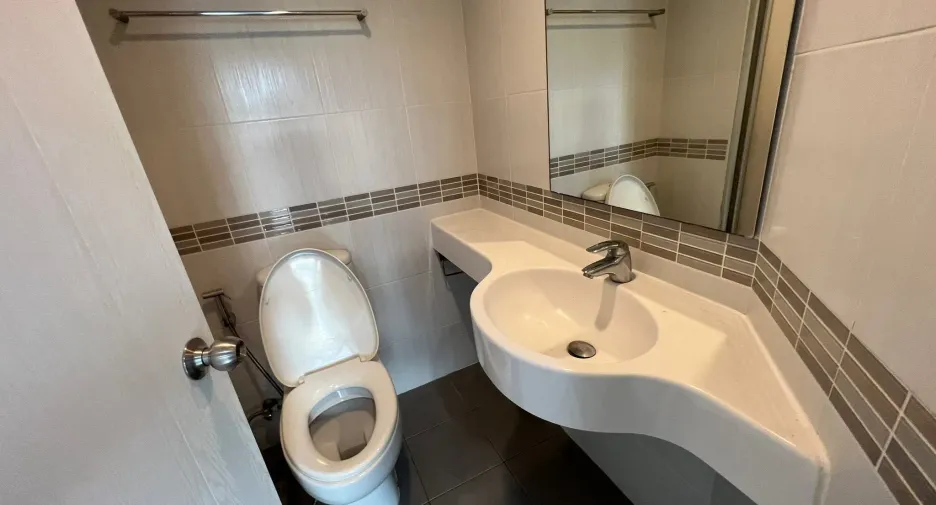 For rent 1 bed condo in Huai Khwang, Bangkok