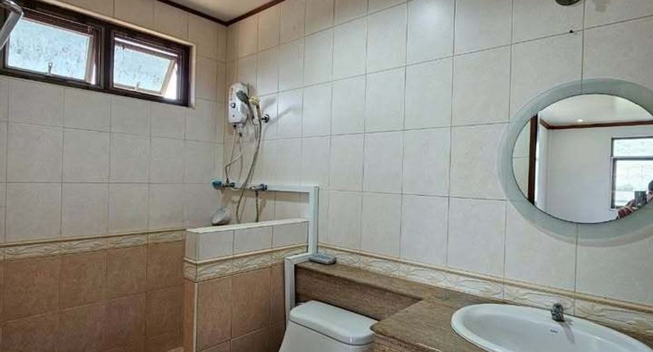 For rent 7 bedrooms house in Wang Thonglang, Bangkok