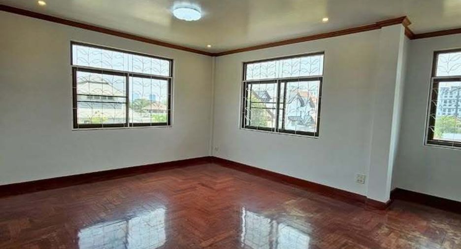 For rent 7 bedrooms house in Wang Thonglang, Bangkok