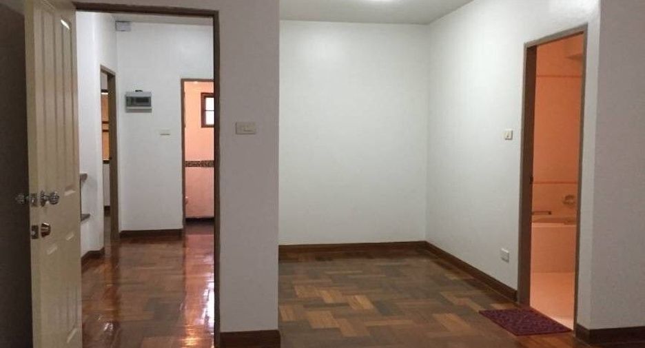 For sale 3 bedrooms house in Si Racha, Chonburi
