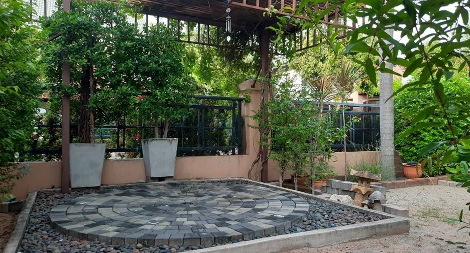 For sale 3 bedrooms house in Si Racha, Chonburi