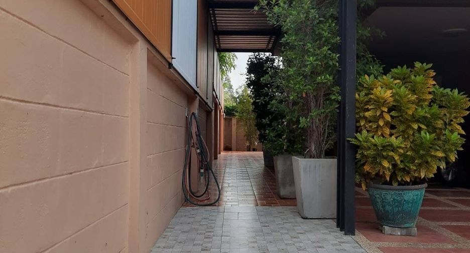 For sale 3 bedrooms house in Si Racha, Chonburi