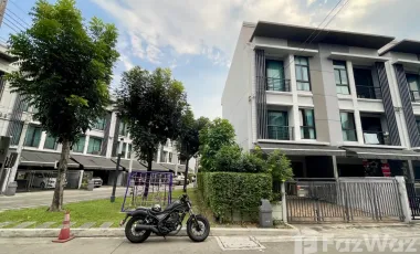 Casa adosada en venta de 3 habitaciones en Lak Si, Bangkok