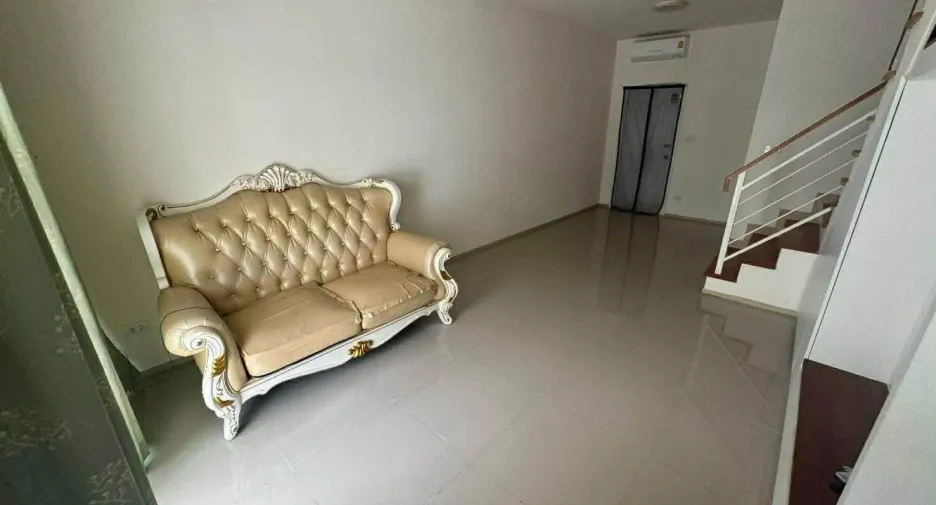 For sale 2 ベッドルーム townhouse in Sam Phran, Nakhon Pathom