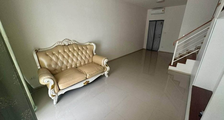 For sale 2 ベッドルーム townhouse in Sam Phran, Nakhon Pathom