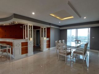 For rent 4 bedrooms condo in Sathon, Bangkok