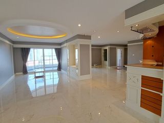 For rent 4 bedrooms condo in Sathon, Bangkok