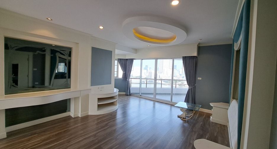 For rent 4 bedrooms condo in Sathon, Bangkok