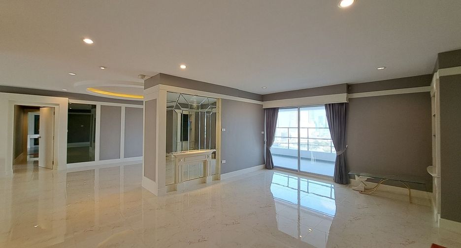 For rent 4 bedrooms condo in Sathon, Bangkok