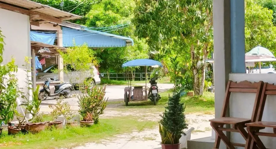 For rent 2 bedrooms townhouse in Thai Mueang, Phang Nga