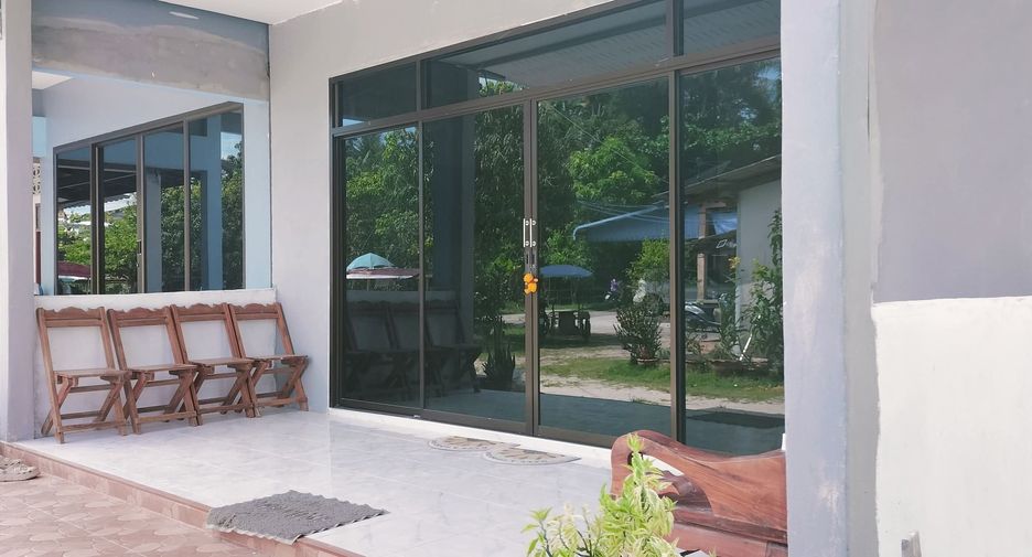 For rent 2 bedrooms townhouse in Thai Mueang, Phang Nga